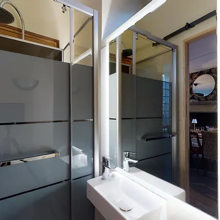 Et Cour Paradis 22 Pers Billard 20 Min