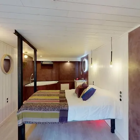 Et Cour Paradis 22 Pers Billard 20 Min *