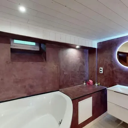 Et Cour Paradis 22 Pers Billard 20 Min 维勒迪莱丝波利斯