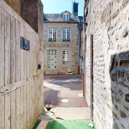 La Clef Decamp Et Cour Paradis 22 Pers Billard 20 Min *
