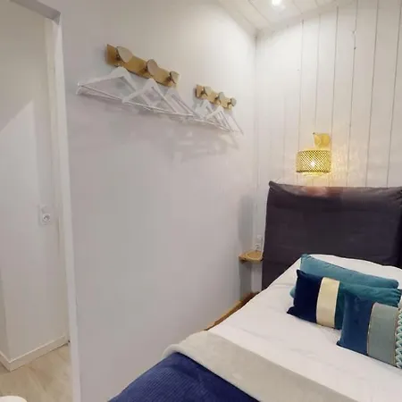 Et Cour Paradis 22 Pers Billard 20 Min