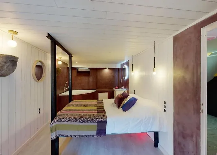 La Clef Decamp Et Cour Paradis 22 Pers Billard 20 Min *