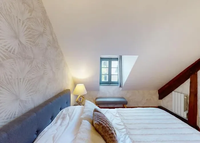 La Clef Decamp Et Cour Paradis 22 Pers Billard 20 Min