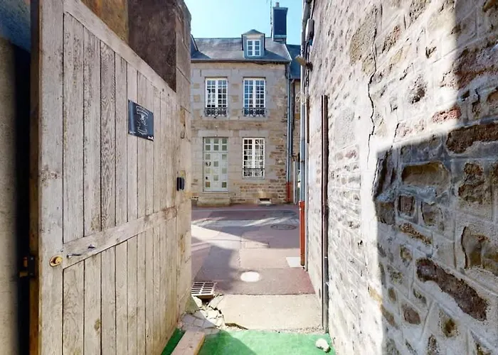 La Clef Decamp Et Cour Paradis 22 Pers Billard 20 Min *