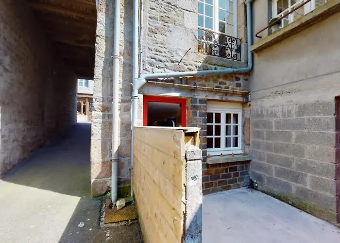 La Clef Decamp Et Cour Paradis 22 Pers Billard 20 Min